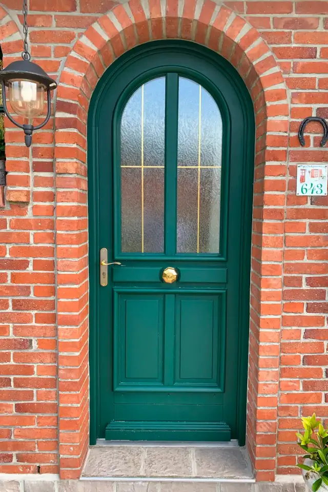 Porte d'entrée arrondie verte