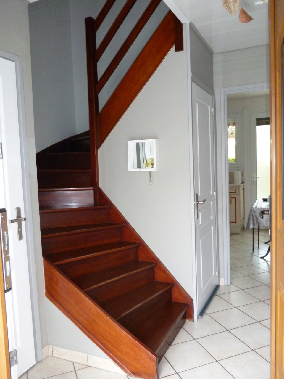 Rénovation Douai escalier en moquette avant/après