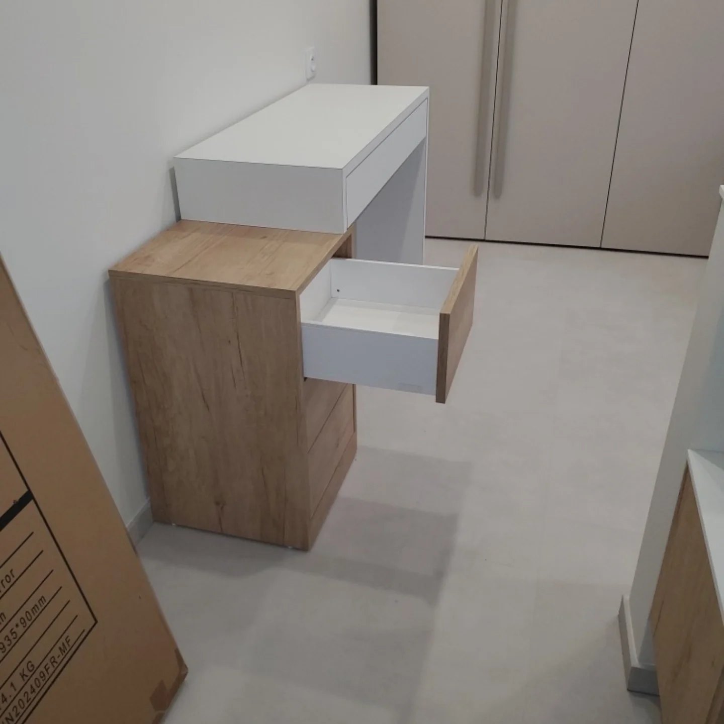 Bureau tiroirs sur mesure, réalisation Menuiserie Winne
