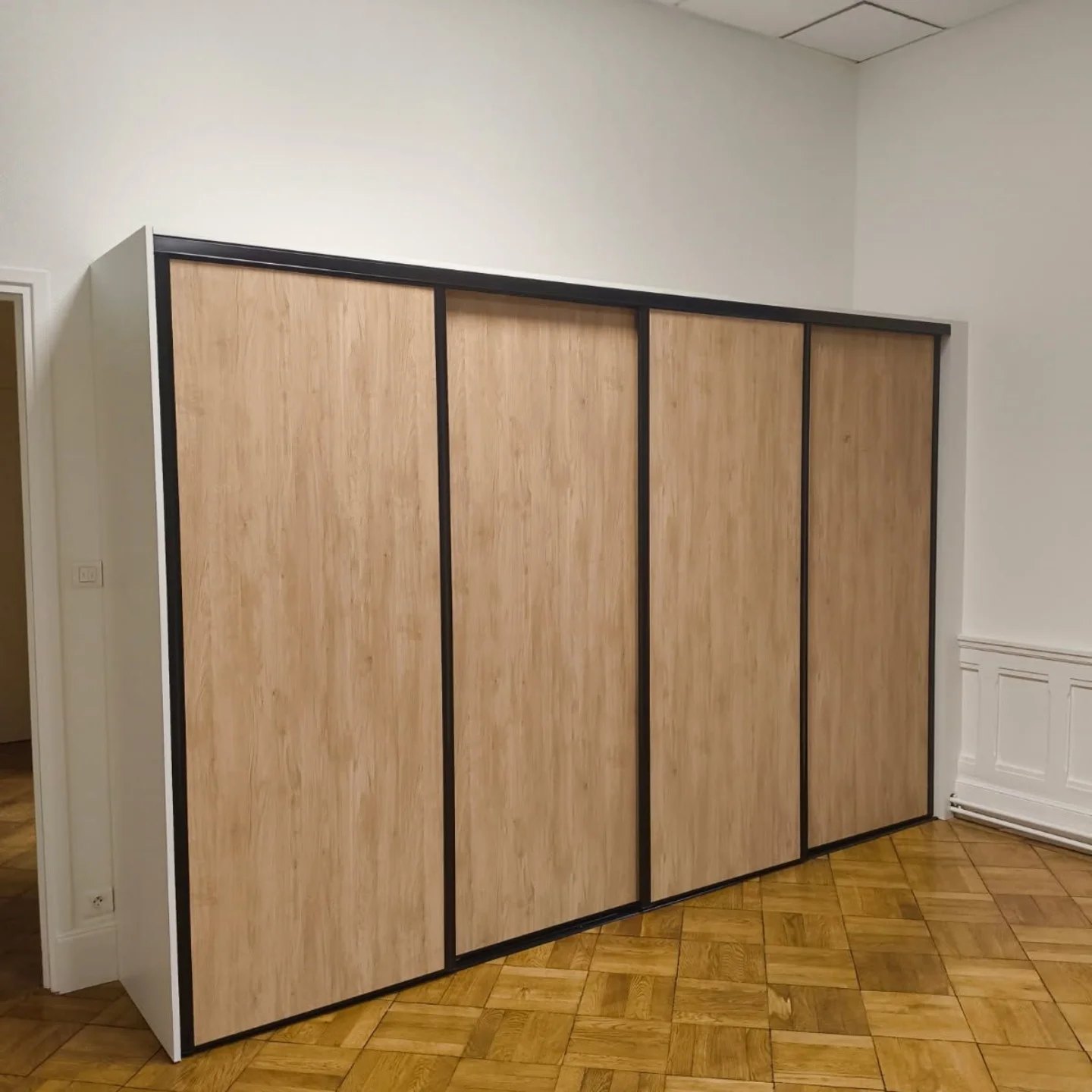Dressing portes coulissantes bois, réalisation Menuiserie Winne