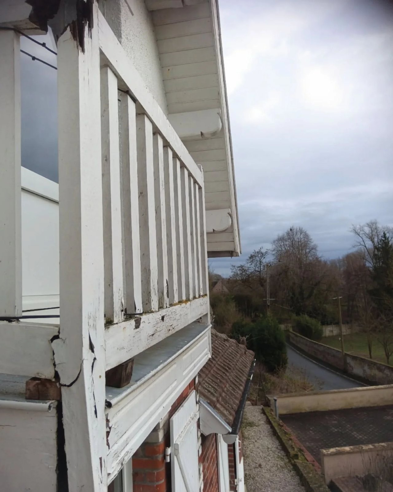 Garde corps balcon bois, réalisation Menuiserie Winne