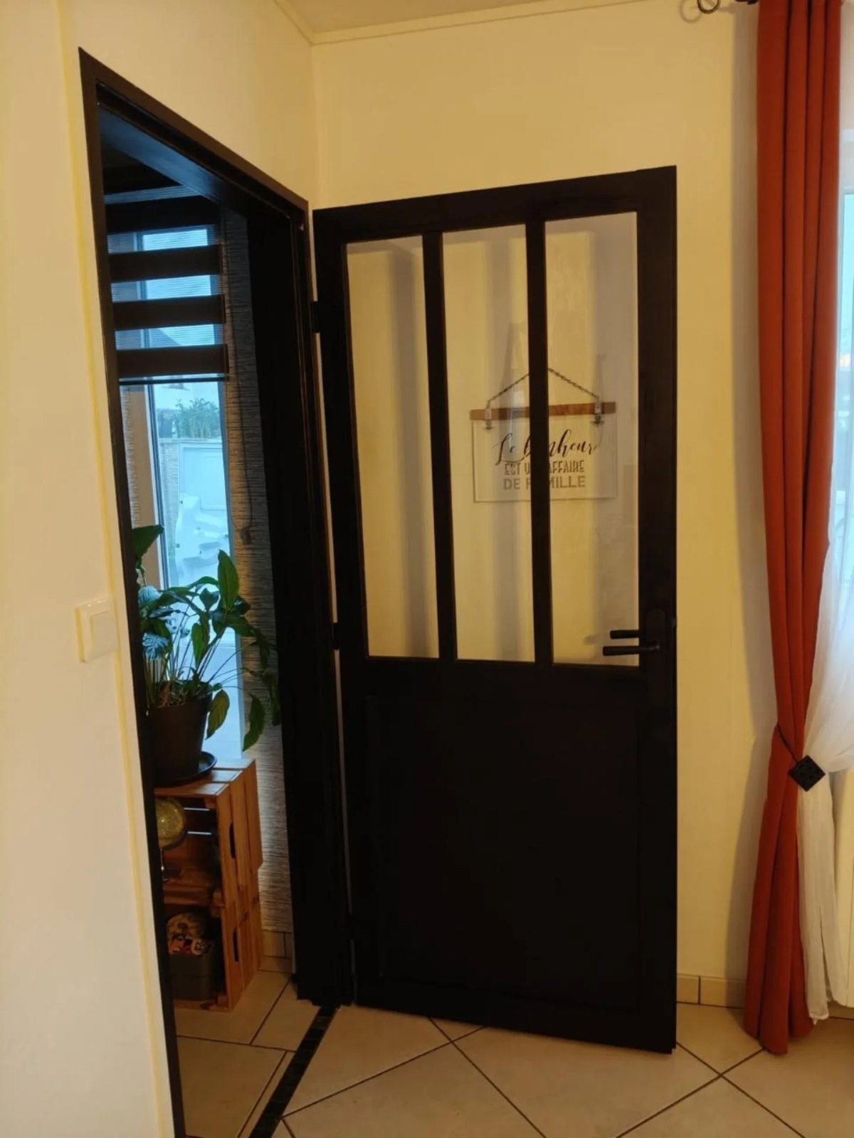 Porte interieure verriere noire, réalisation Menuiserie Winne