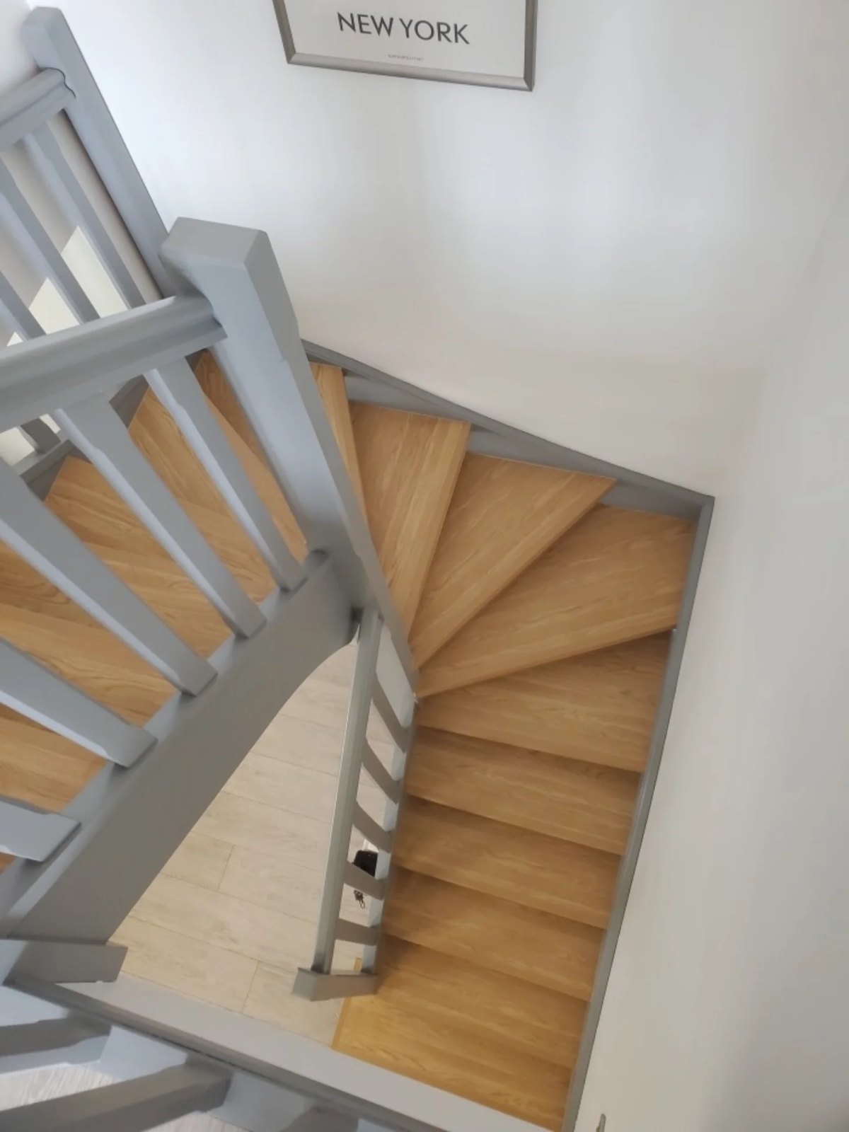 Renovation escalier gris bois, réalisation Menuiserie Winne
